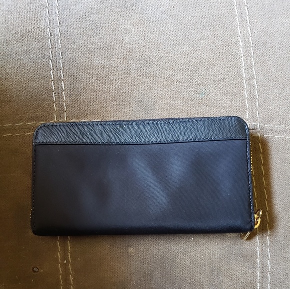 Michael Kors Large Wallet - Picture 3 of 5